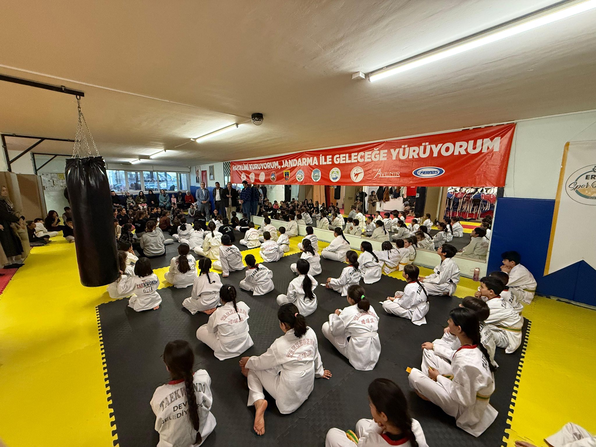Develi\de Taekwondo Kusak Sinavi Düzenlendi